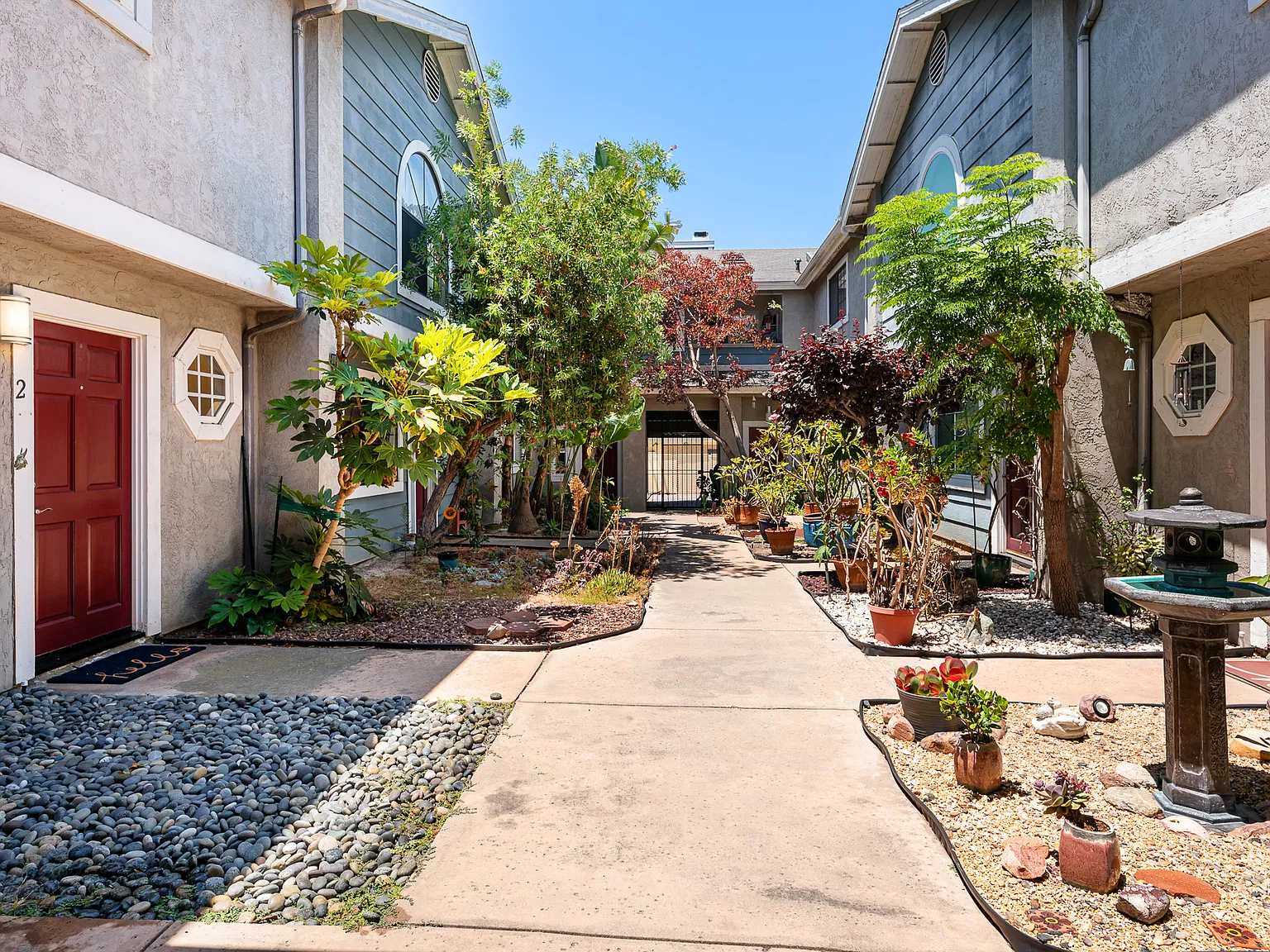 2 bed, 1.5 bath, 996 sqft, $3,485 — Photo 3