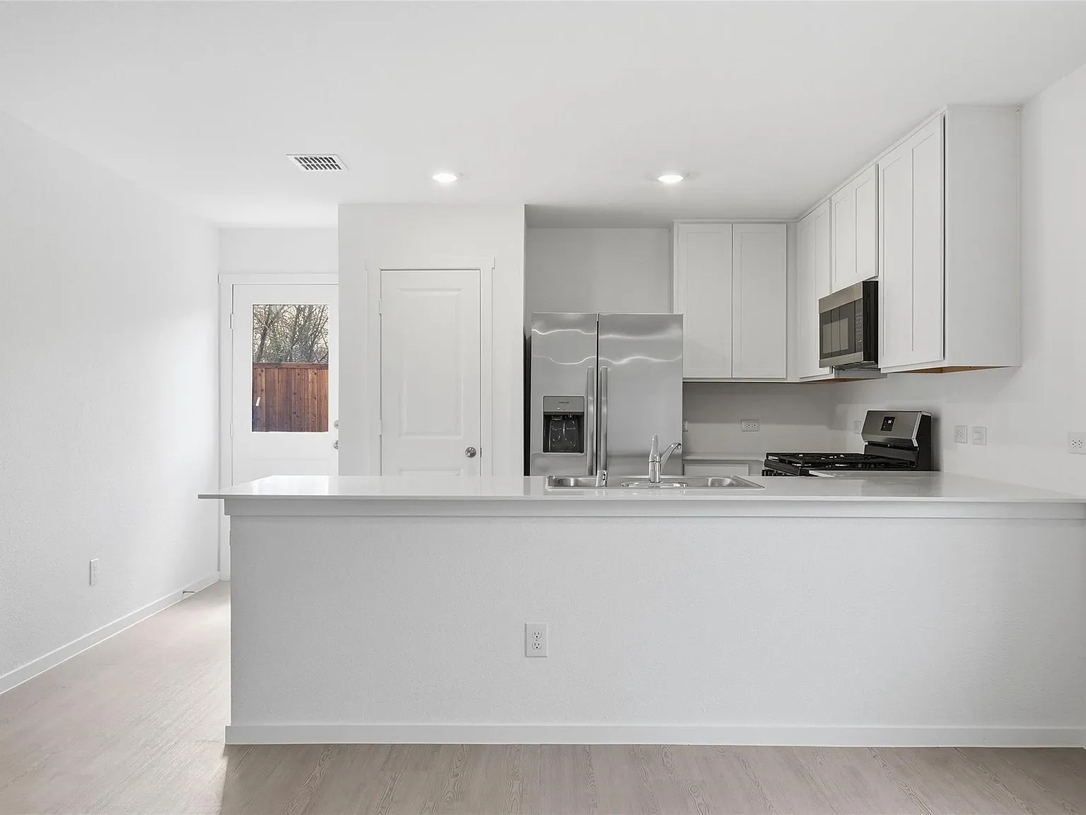 3 bed, 1461 sqft, $1,800 — Photo 4