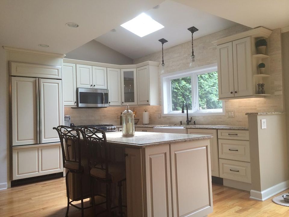 Updated Kitchen w/ Island