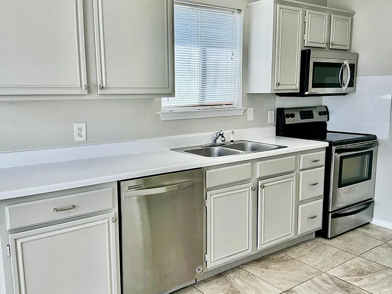 311 Moss Hill Dr — Photo 3