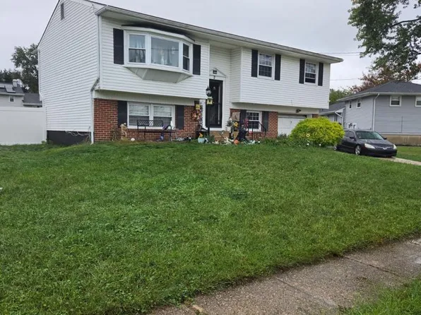 2 Walnut Dr, Burlington, NJ 08016