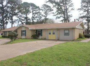 909 Blackshear Ave, Hearne, TX 77859