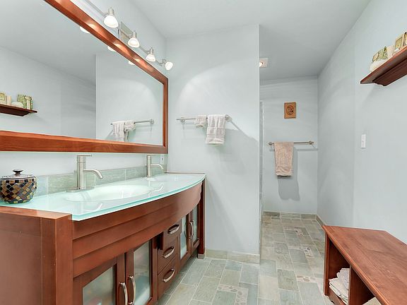 5th image of 5030 NE 180th St
