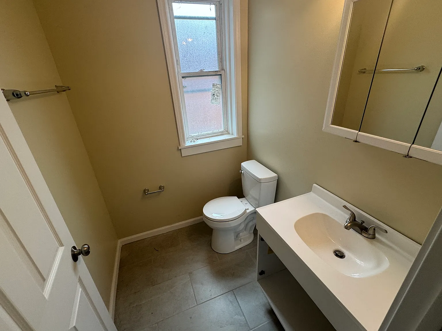 3 bed, 1.5 bath, $1,400 — Photo 4
