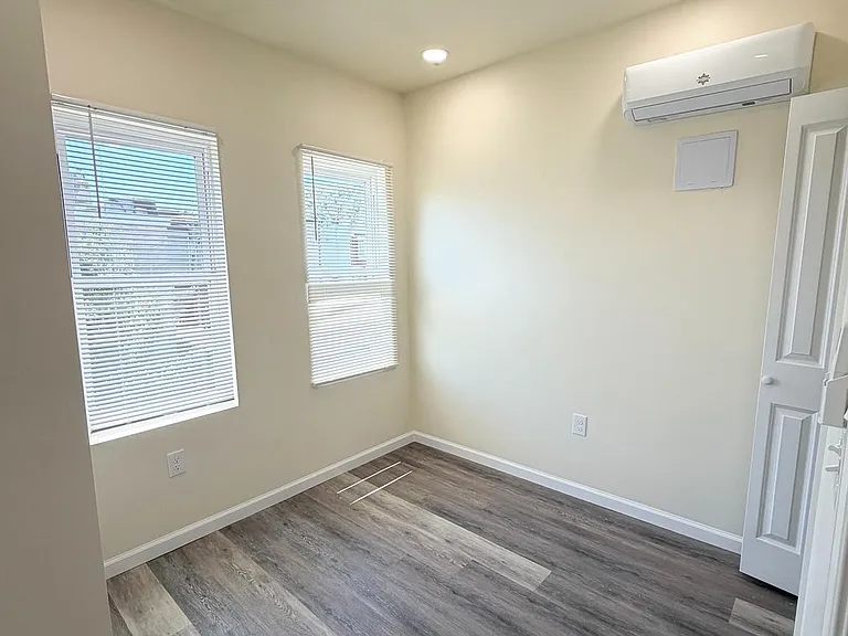 240 W Ontario St #2 — Photo 14
