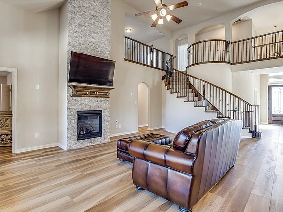 4th image of 301 Calhoun St