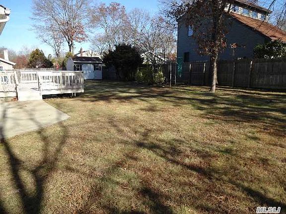 3rd image of 121 Evergreen Ave
