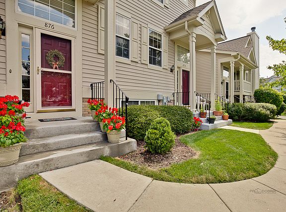 3rd image of 876 Essex Cir