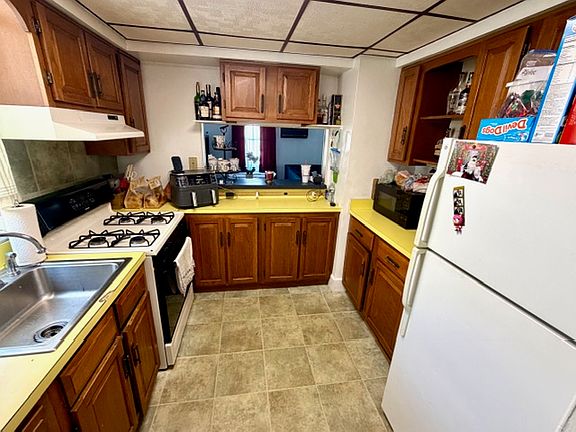 4th image of 117 Court Ave Floor 2