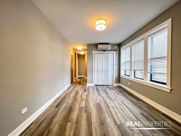 3rd image of 3933 N Janssen Ave #S3