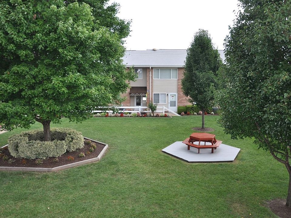 1st image of 1016 Mineola Dr #203