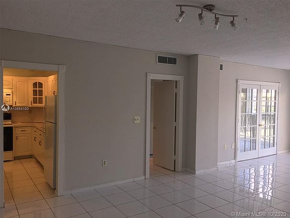 2nd image of 500 Bayview Dr APT 217