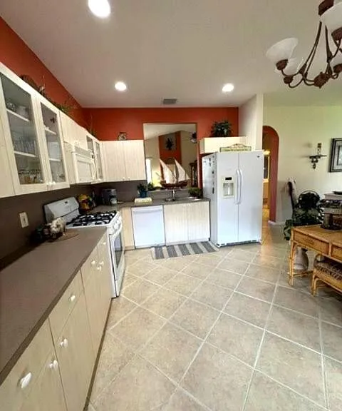 471 Lismore Ln — Photo 6