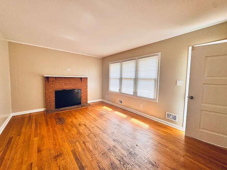 113 Hydaway Dr — Photo 2