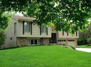 8217 Manderson Cir, Omaha, NE 68134