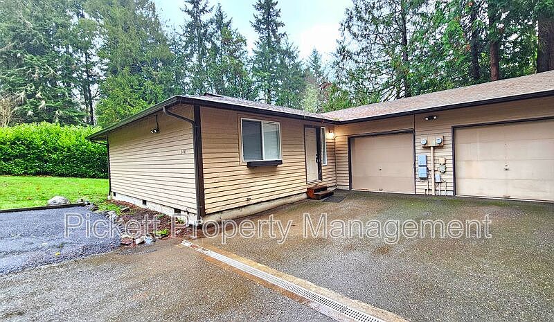 1st image of 6449 Lewis Dr NE