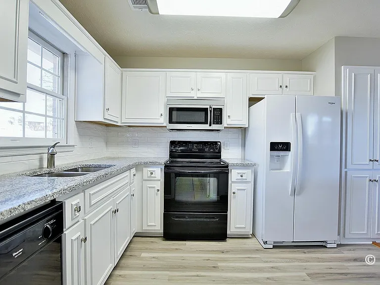 6384 Blanchard Ct — Photo 11