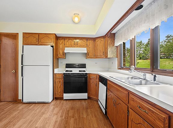 5th image of 9442 Debbie Ln