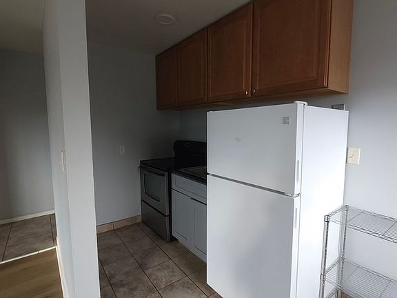 4th image of 455 Maryland Ave W #208
