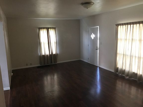 5th image of 809 Carbon St