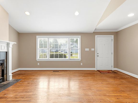 5th image of 3220 Valley Park Dr
