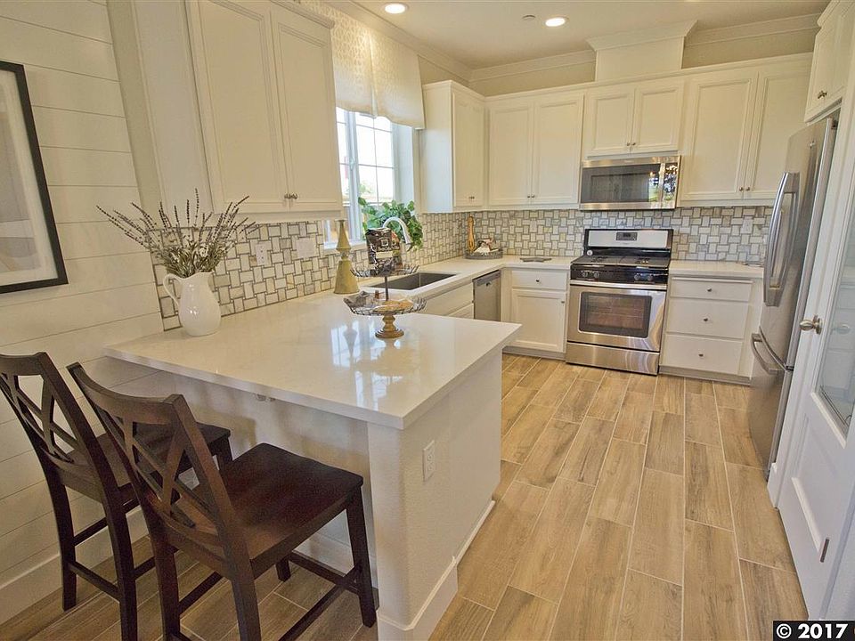 1st image of 186 Belle Harbor Cir