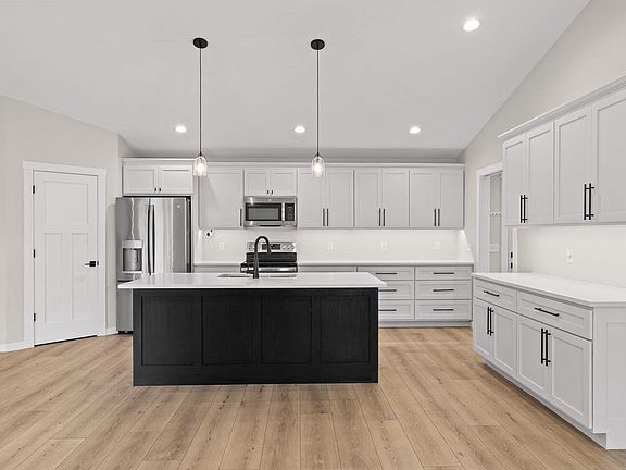 4th image of 1912 Brooklyn PLACE