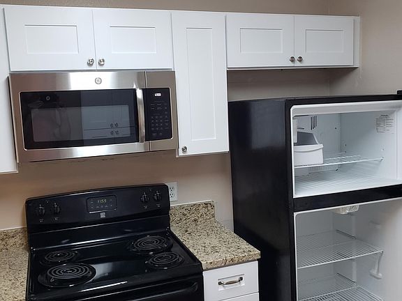 Kitchen with bay window