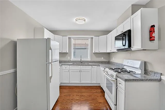 801 Live Oak St #B — Photo 8