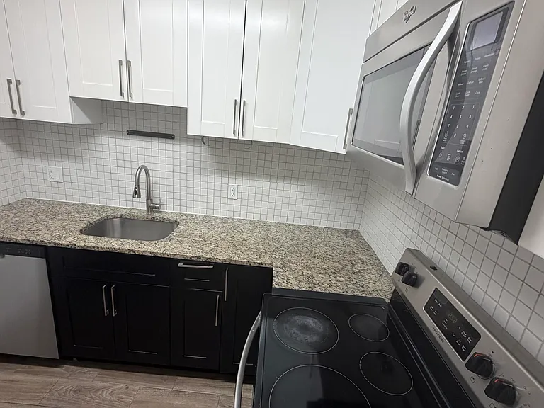 4061 NW 9th Ave #204 — Photo 5