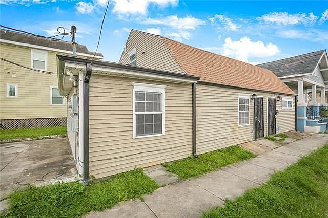 1st image of 1606 Music St