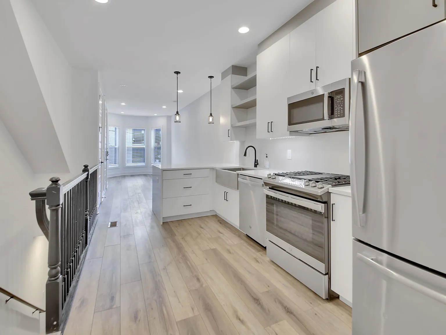 3 bed, 2.5 bath, 1200 sqft, $3,750 — Photo 4