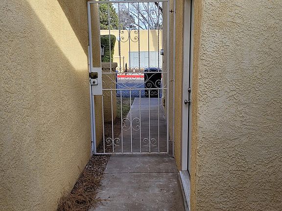 3rd image of 4725 San Pedro Dr NE #17