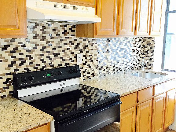 2nd image of 326 Jefferson Ave APT 3