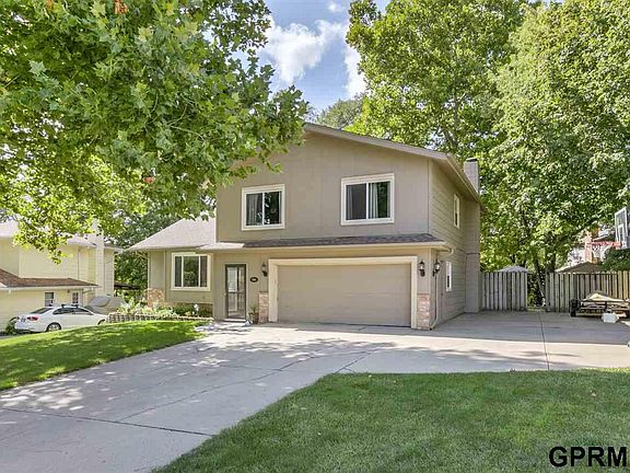 2nd image of 906 Brenton Ave