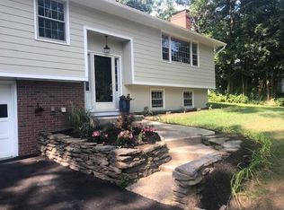 55 Ridgecrest Dr, Westfield, MA 01085
