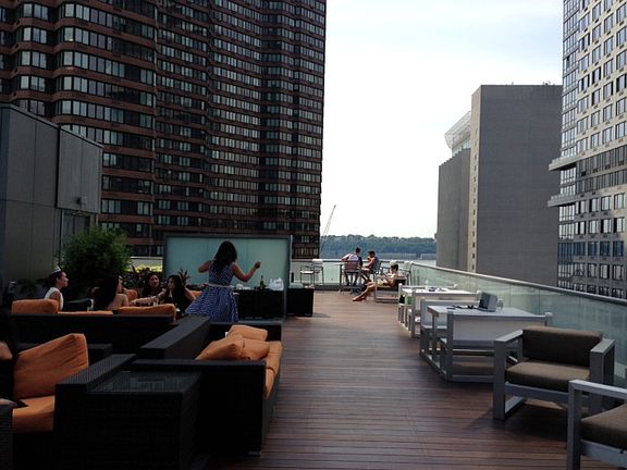 4th image of 610 W 42nd St