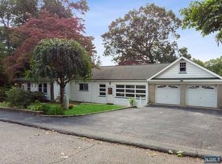 54 Sunset Rd, Ringwood, NJ 07456