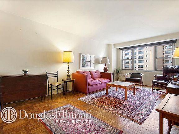 2nd image of 18 Charlton St Unit 11B
