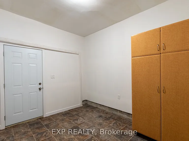614 Chiddington Ave — Photo 3