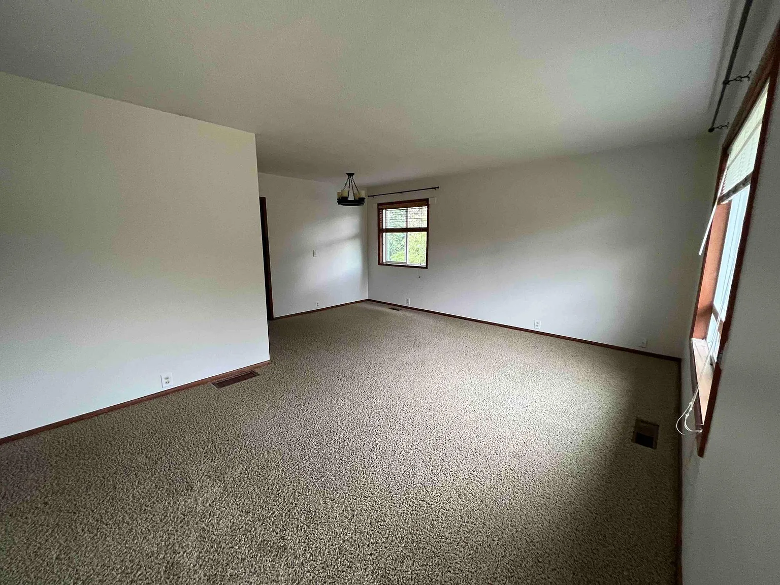 3 bed, 1750 sqft, $2,495 — Photo 2