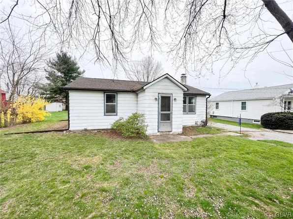 8844 Fritz Dr, Breinigsville, PA 18031
