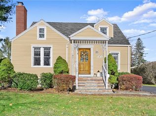 47 Grove St, Trumbull, CT 06611