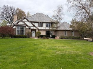 11528 N Settlement Dr, Mequon, WI 53092