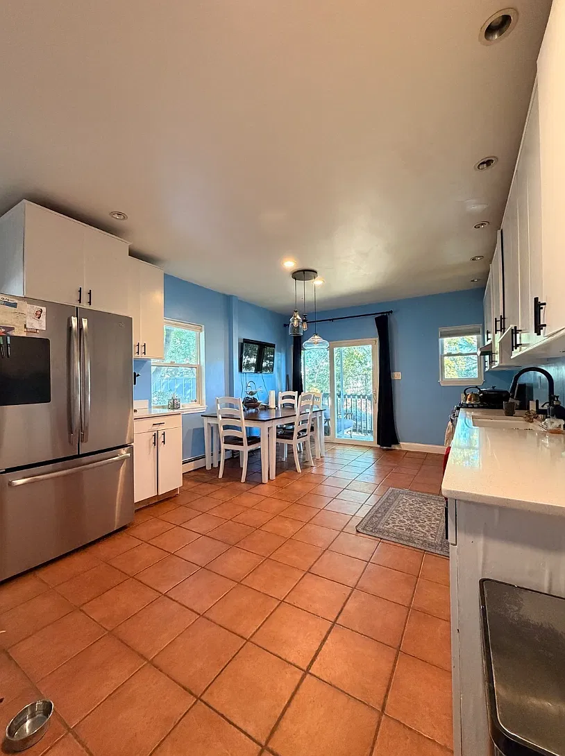 3 bed, 1347 sqft, $3,700 — Photo 3