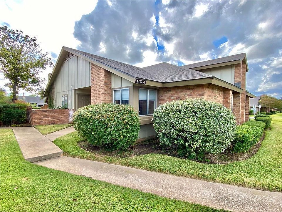 1st image of 1419 W Braker Ln #A