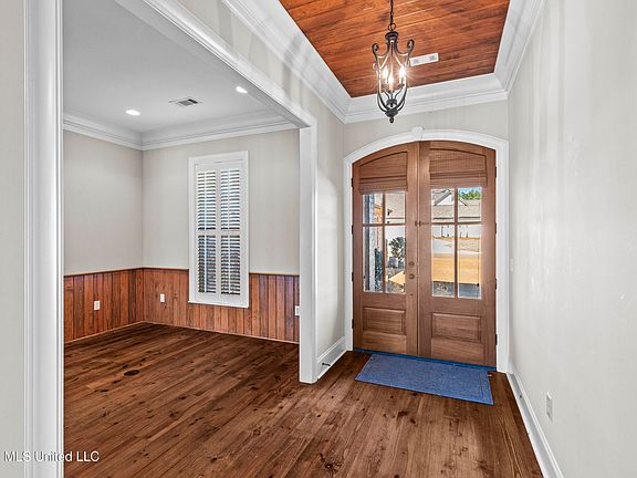 5th image of 121 Harbor View Dr