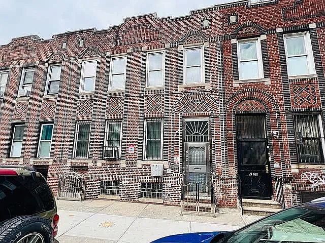 1st image of 204 Tapscott St
