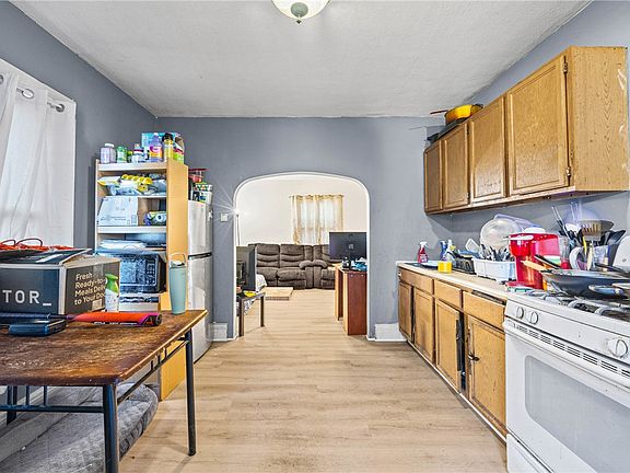 5th image of 362 Avis St