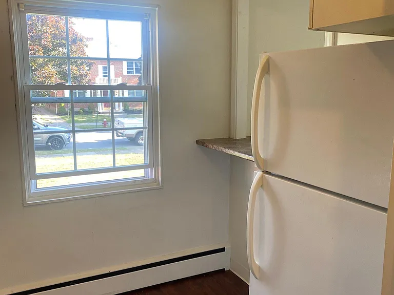 11 Stoneleigh Ave #2 — Photo 3